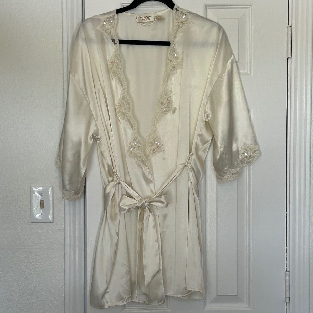 VTG Gold Label Victoria's Secret Satin and Lace Peignoir Set with Tulle Back!!!✨ - Picture 12 of 16